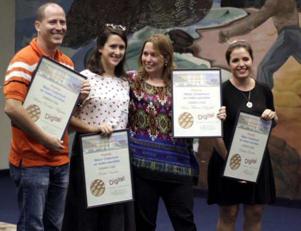 Adrián Enrique Migueles (I), Karla Venereo (centro izq.), Rosa Miriam Elizalde (centro der.) y Cristina Escobar (D), , durante la entrega de los premios del Concurso Nacional de Periodismo 26 de Julio, en La Habana, el 10 de julio de 2018. ACN FOTO/ Alejandro RODRÍGUEZ Adrián Enrique Migueles (I), Karla Venereo (centro izq.), Rosa Miriam Elizalde (centro der.) y Cristina Escobar (D), , durante la entrega de los premios del Concurso Nacional de Periodismo 26 de Julio, en La Habana, el 10 de julio de 2018. ACN FOTO/ Alejandro RODRÍGUEZ
